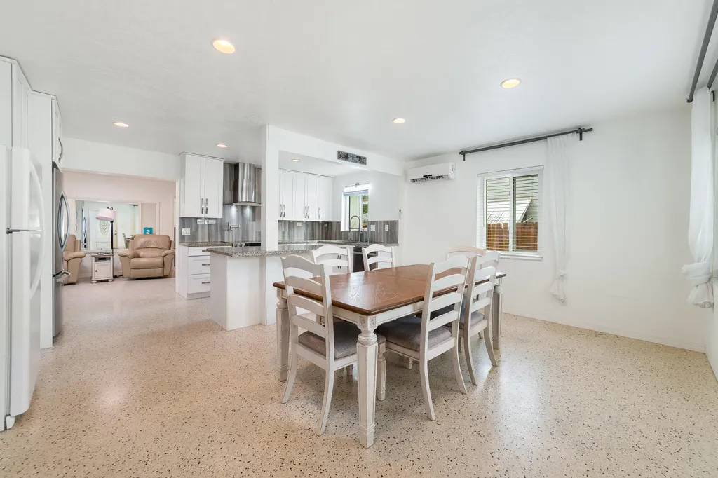 245 SW 5th Street Dania Beach FL 33004