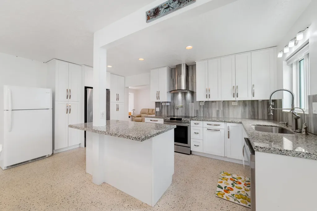 245 SW 5th Street Dania Beach FL 33004