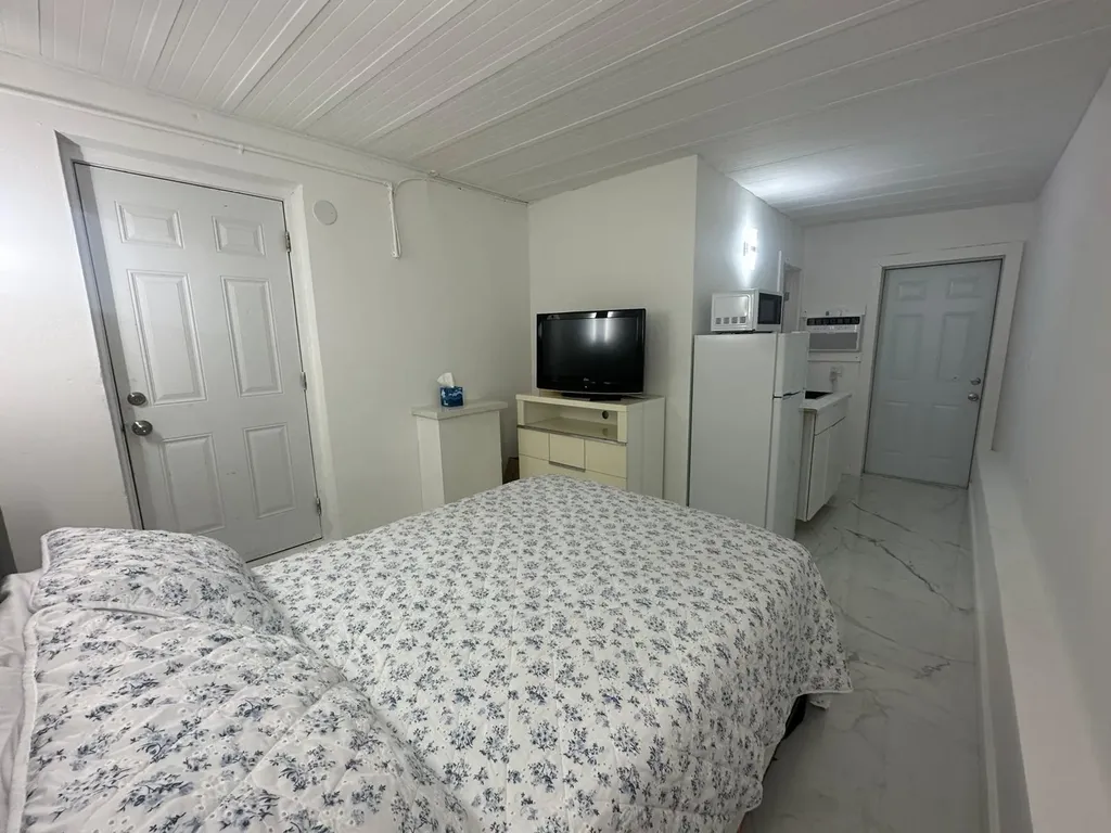 340 N 70th Terrace Hollywood FL 33024