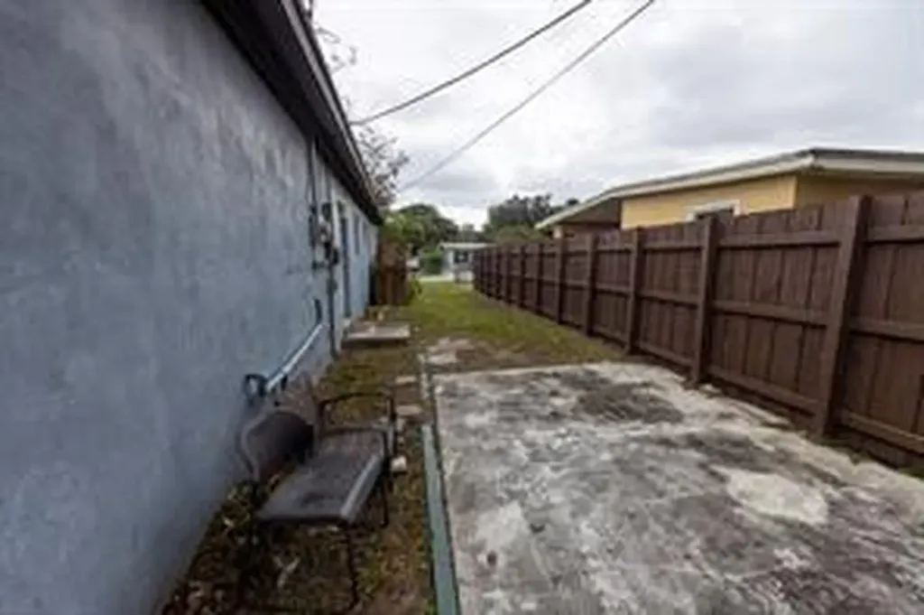 2900 NW 5th Court Fort Lauderdale FL 33311