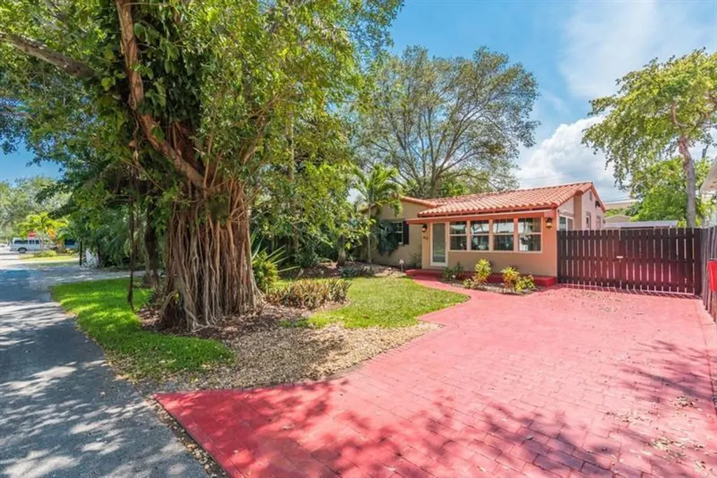 415 NE 8th Avenue Fort Lauderdale FL 33301