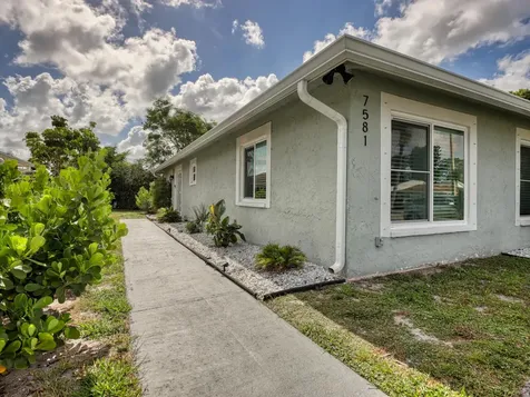 7581 Deuce Lane Greenacres FL 33467