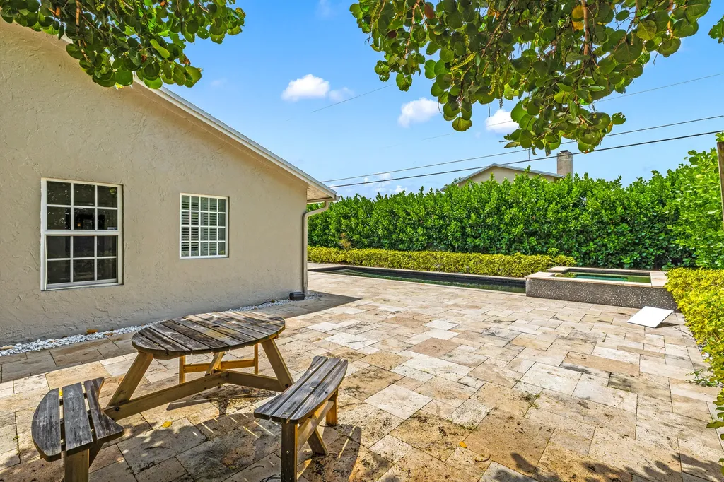 4610 Pinetree Drive Delray Beach FL 33445