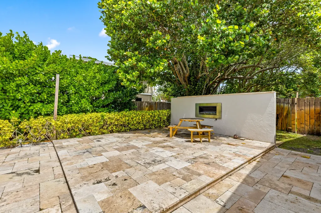 4610 Pinetree Drive Delray Beach FL 33445