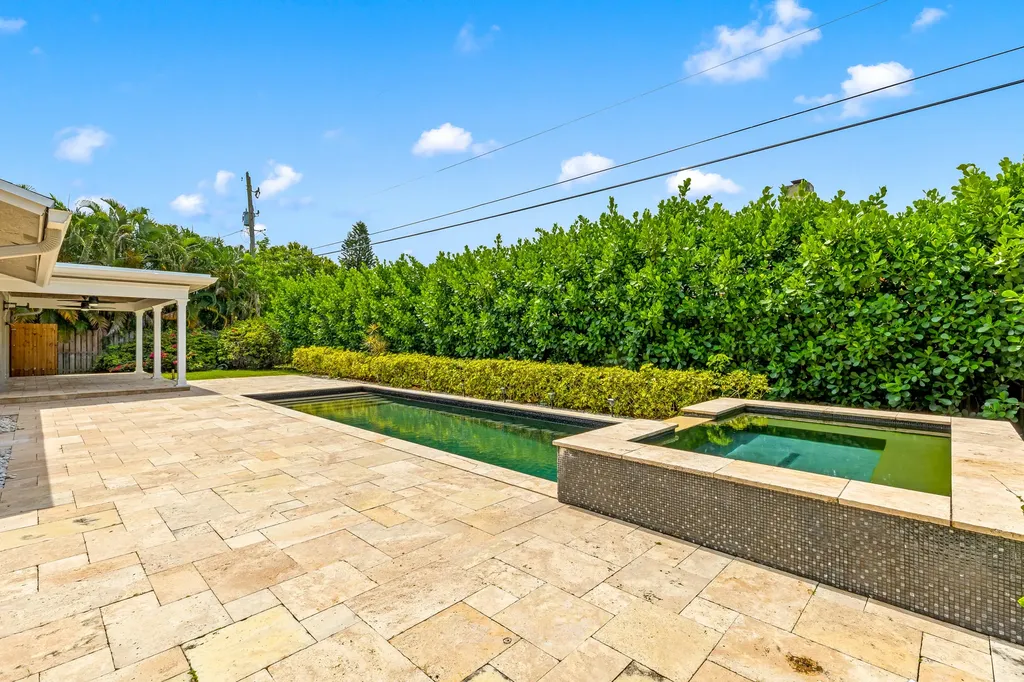 4610 Pinetree Drive Delray Beach FL 33445
