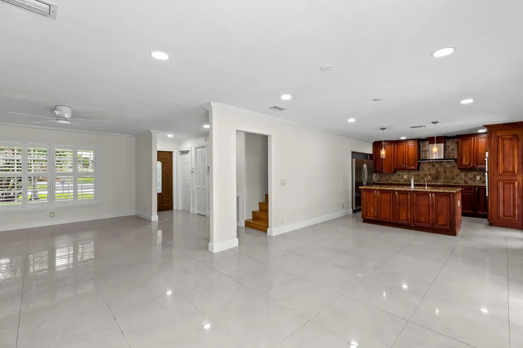 4610 Pinetree Drive Delray Beach FL 33445
