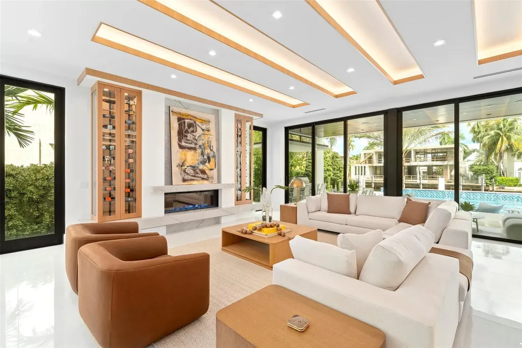 24 Fiesta Way Fort Lauderdale FL 33301