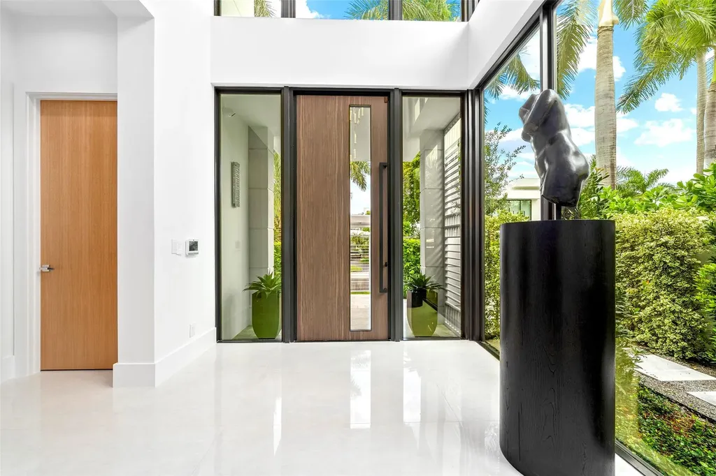 24 Fiesta Way Fort Lauderdale FL 33301