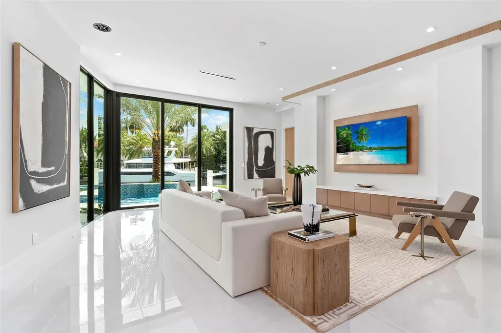 24 Fiesta Way Fort Lauderdale FL 33301