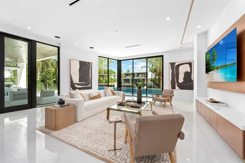 24 Fiesta Way Fort Lauderdale FL 33301