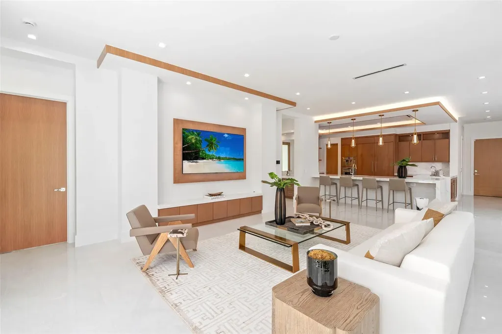 24 Fiesta Way Fort Lauderdale FL 33301