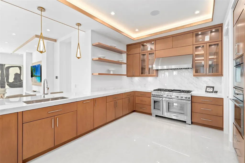 24 Fiesta Way Fort Lauderdale FL 33301