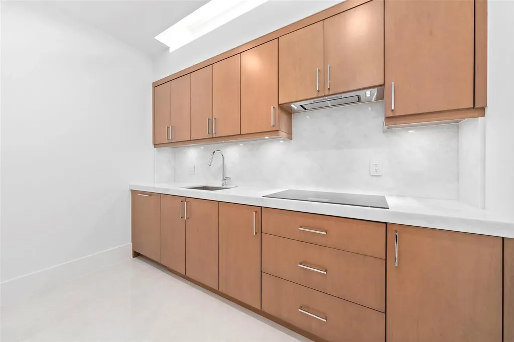 24 Fiesta Way Fort Lauderdale FL 33301