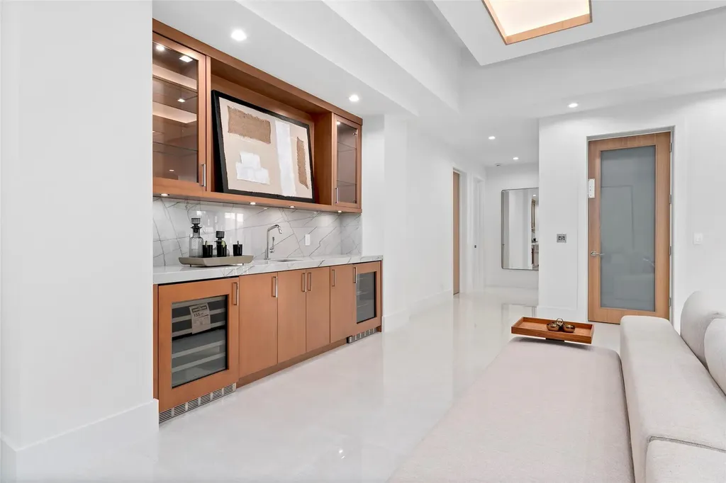 24 Fiesta Way Fort Lauderdale FL 33301