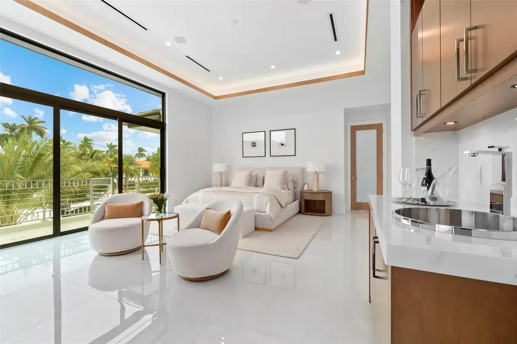 24 Fiesta Way Fort Lauderdale FL 33301