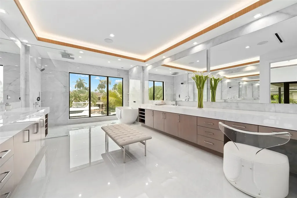 24 Fiesta Way Fort Lauderdale FL 33301