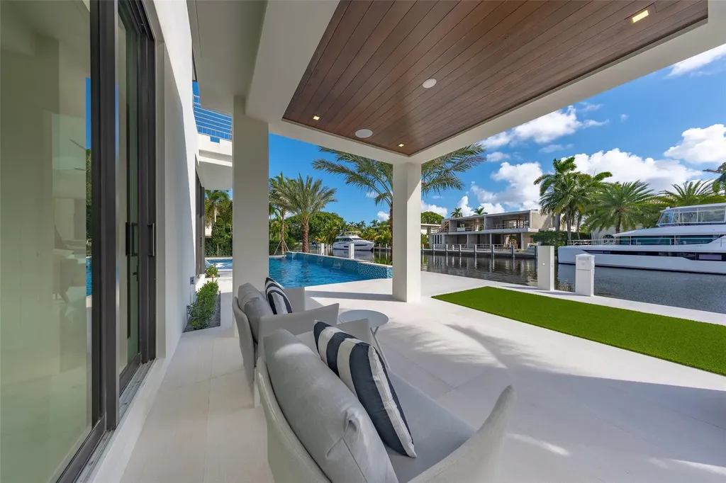 24 Fiesta Way Fort Lauderdale FL 33301