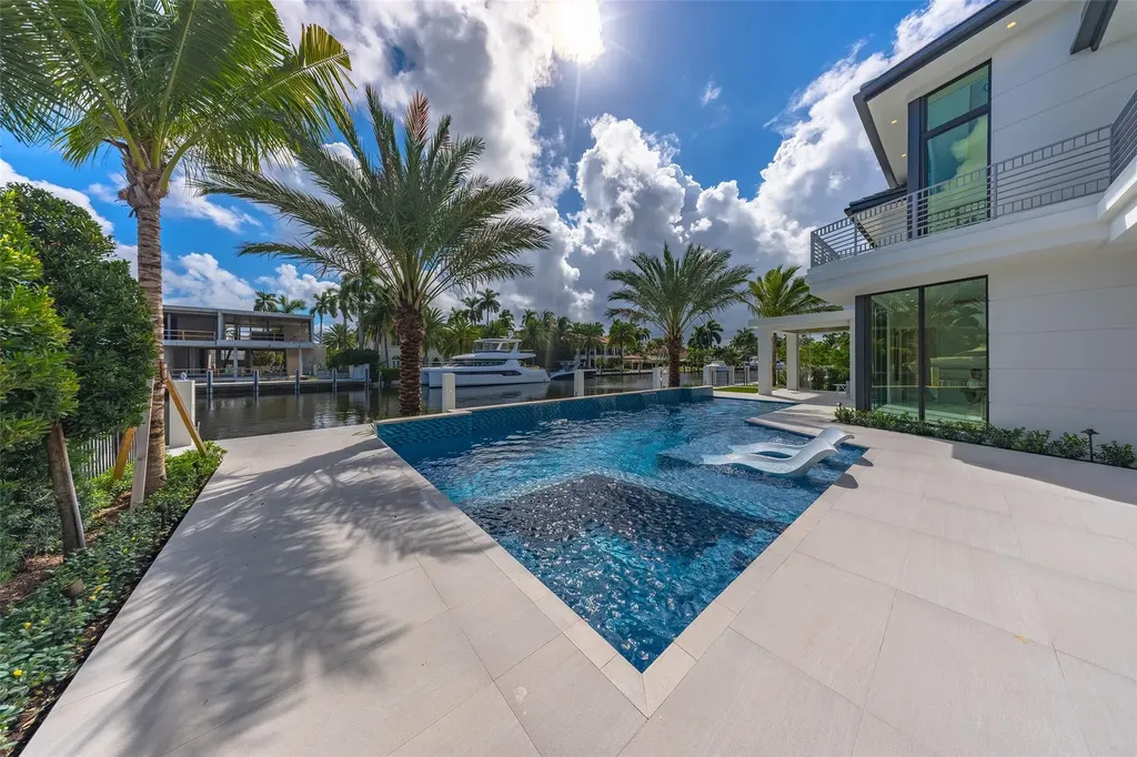 24 Fiesta Way Fort Lauderdale FL 33301