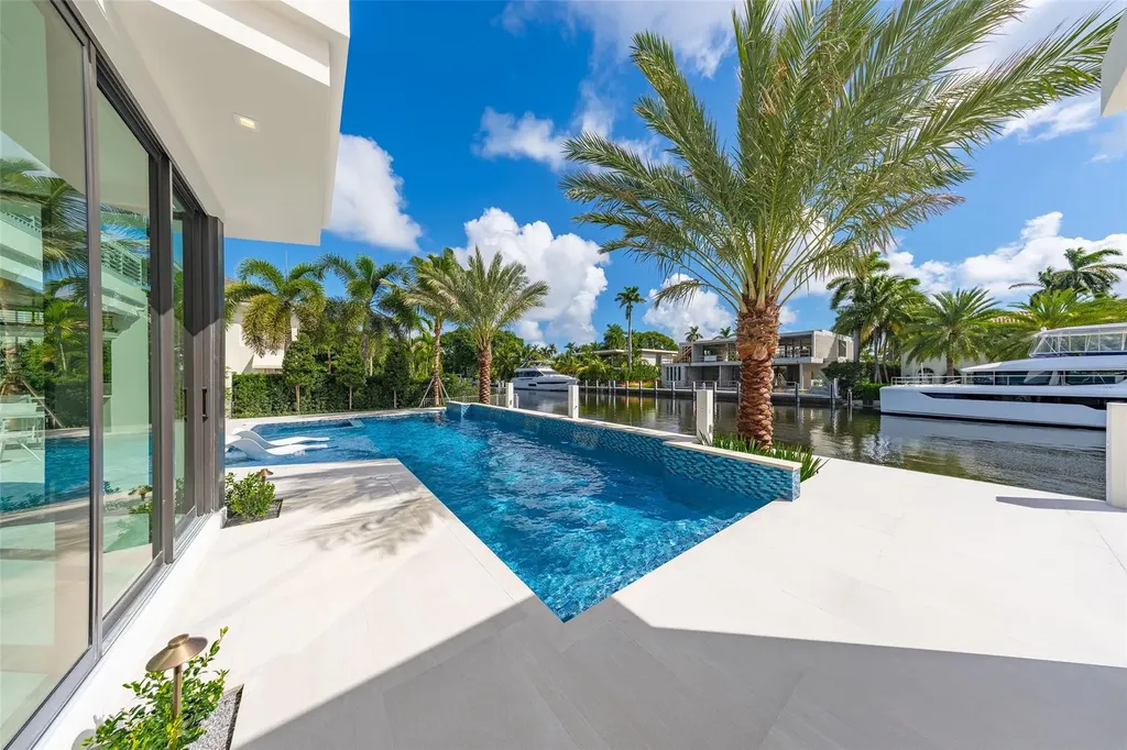 24 Fiesta Way Fort Lauderdale FL 33301
