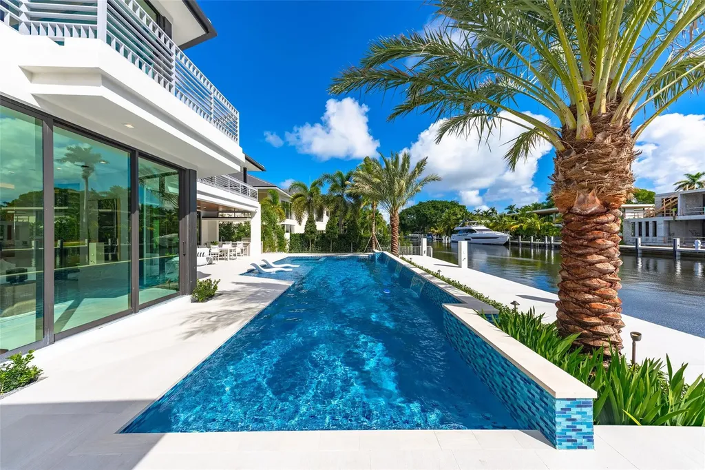 24 Fiesta Way Fort Lauderdale FL 33301
