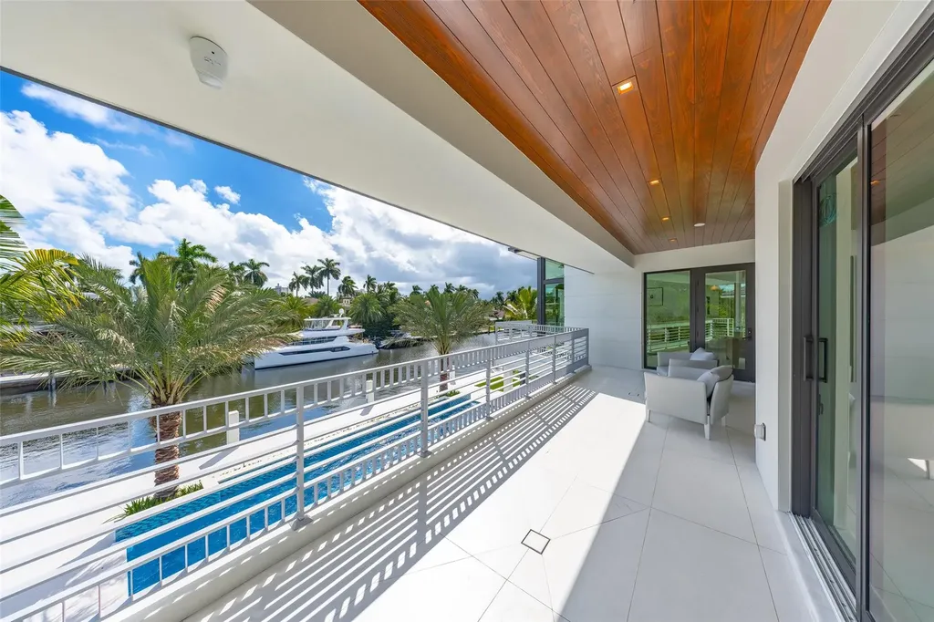 24 Fiesta Way Fort Lauderdale FL 33301