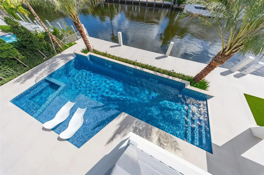 24 Fiesta Way Fort Lauderdale FL 33301