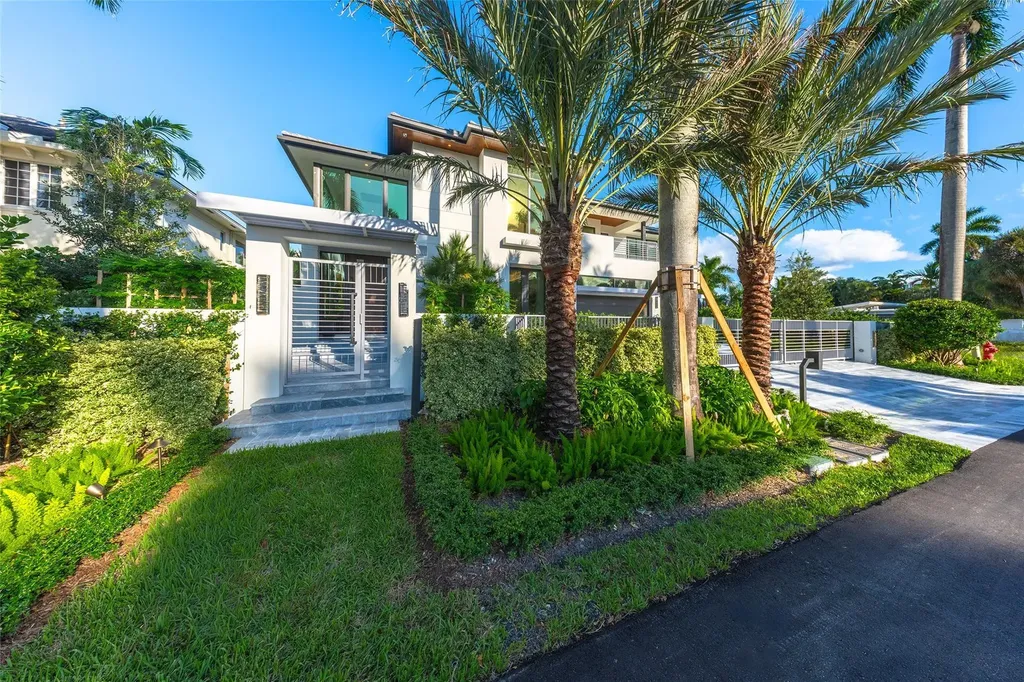 24 Fiesta Way Fort Lauderdale FL 33301