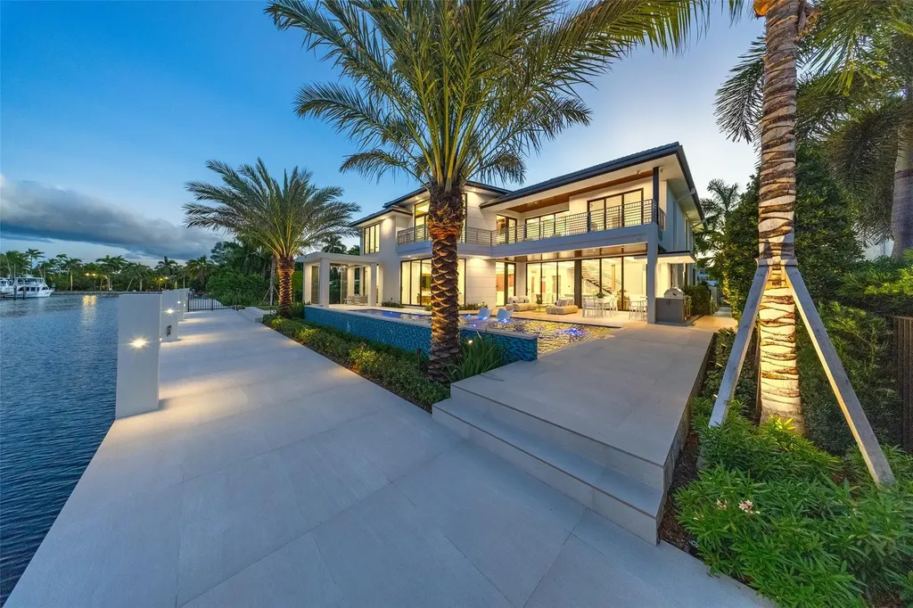 24 Fiesta Way Fort Lauderdale FL 33301