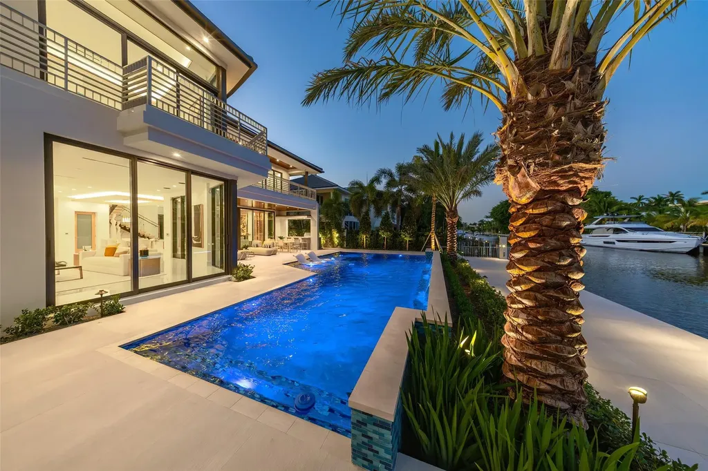 24 Fiesta Way Fort Lauderdale FL 33301