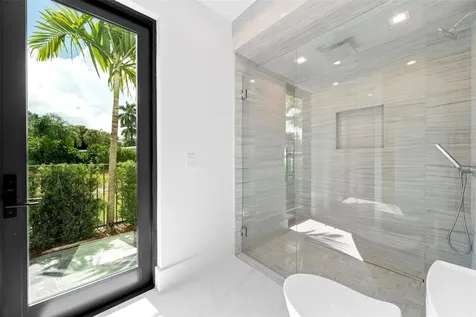 24 Fiesta Way Fort Lauderdale FL 33301