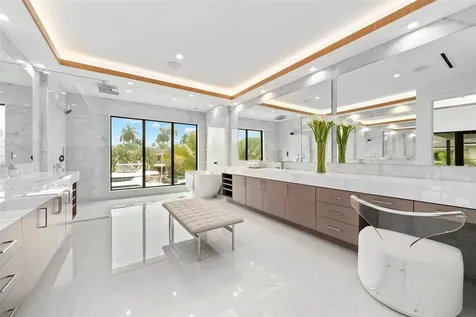 24 Fiesta Way Fort Lauderdale FL 33301