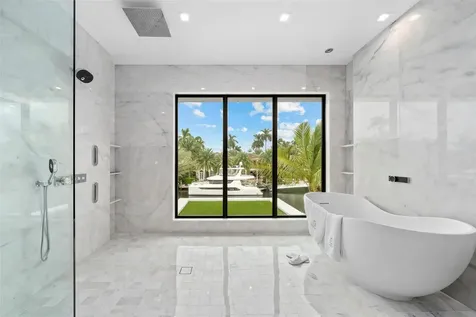 24 Fiesta Way Fort Lauderdale FL 33301