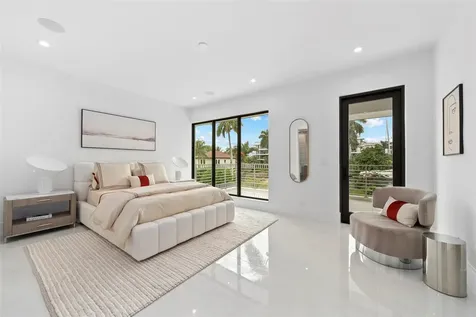 24 Fiesta Way Fort Lauderdale FL 33301