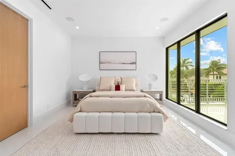 24 Fiesta Way Fort Lauderdale FL 33301