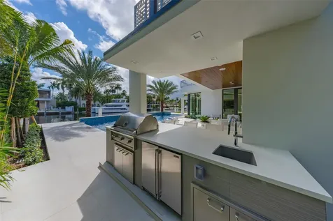 24 Fiesta Way Fort Lauderdale FL 33301
