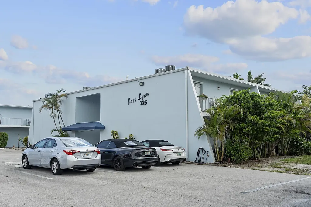 725 Hummingbird Way North Palm Beach FL 33408