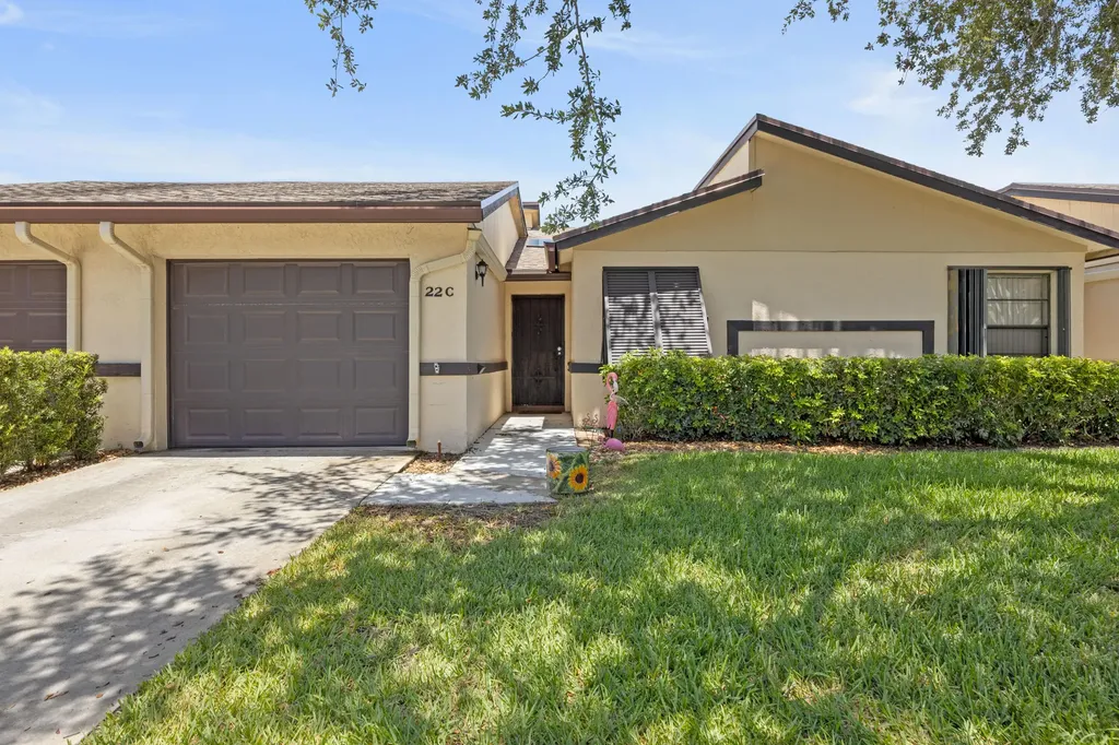 22 Ridge Pointe Drive Boynton Beach FL 33435