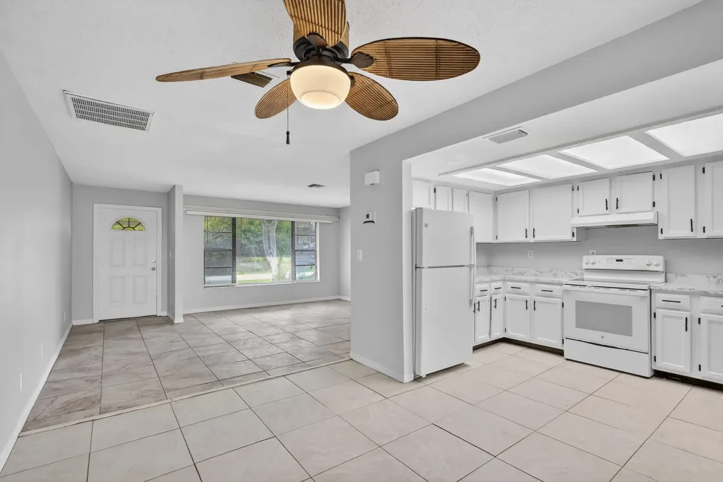 941 SE Atlantus Avenue Port St Lucie FL 34983