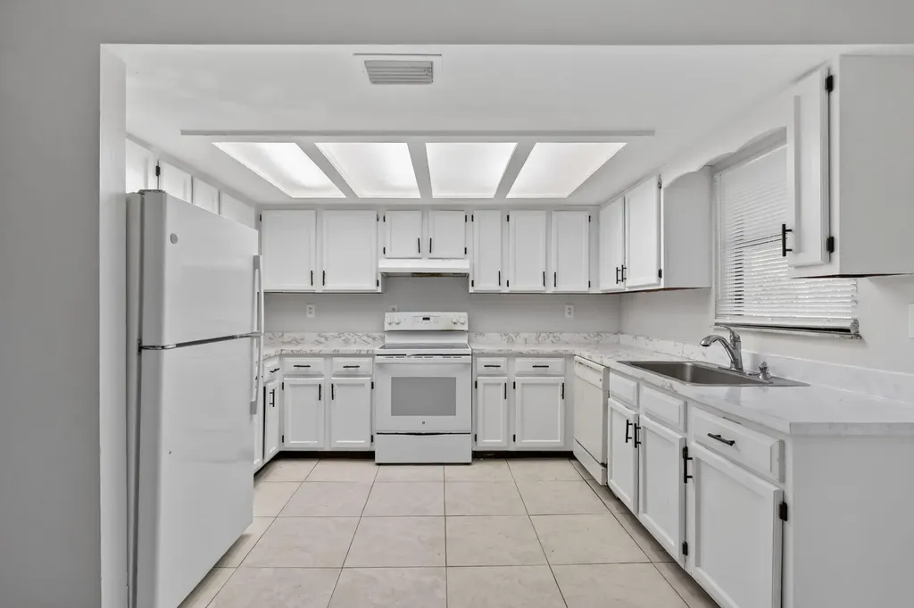 941 SE Atlantus Avenue Port St Lucie FL 34983