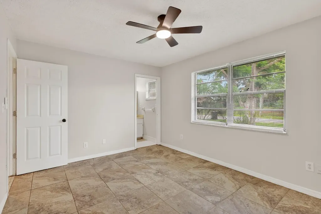 941 SE Atlantus Avenue Port St Lucie FL 34983