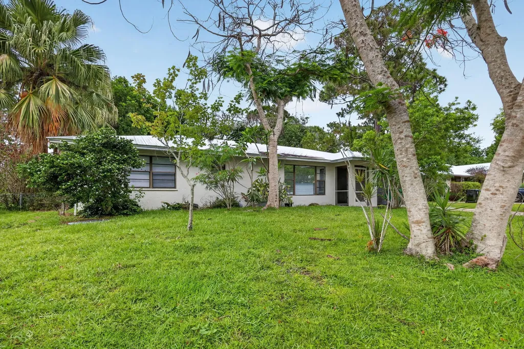 941 SE Atlantus Avenue Port St Lucie FL 34983
