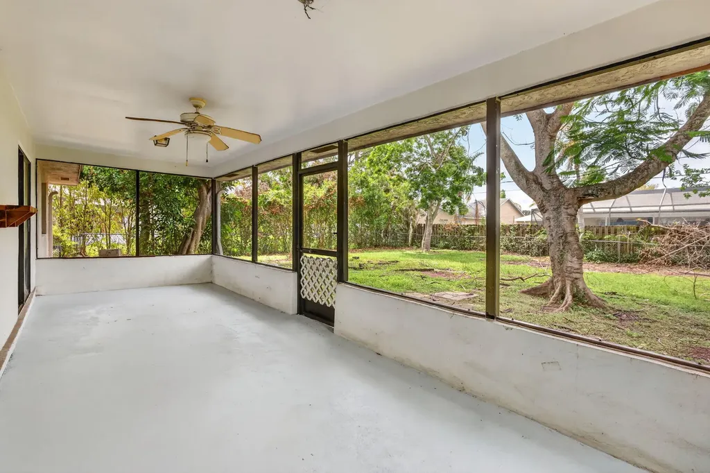 941 SE Atlantus Avenue Port St Lucie FL 34983
