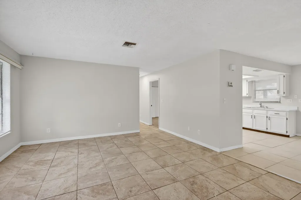 941 SE Atlantus Avenue Port St Lucie FL 34983