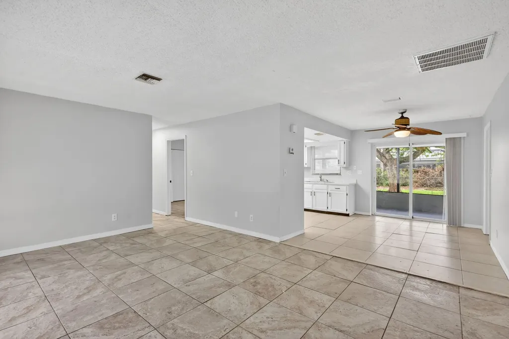 941 SE Atlantus Avenue Port St Lucie FL 34983