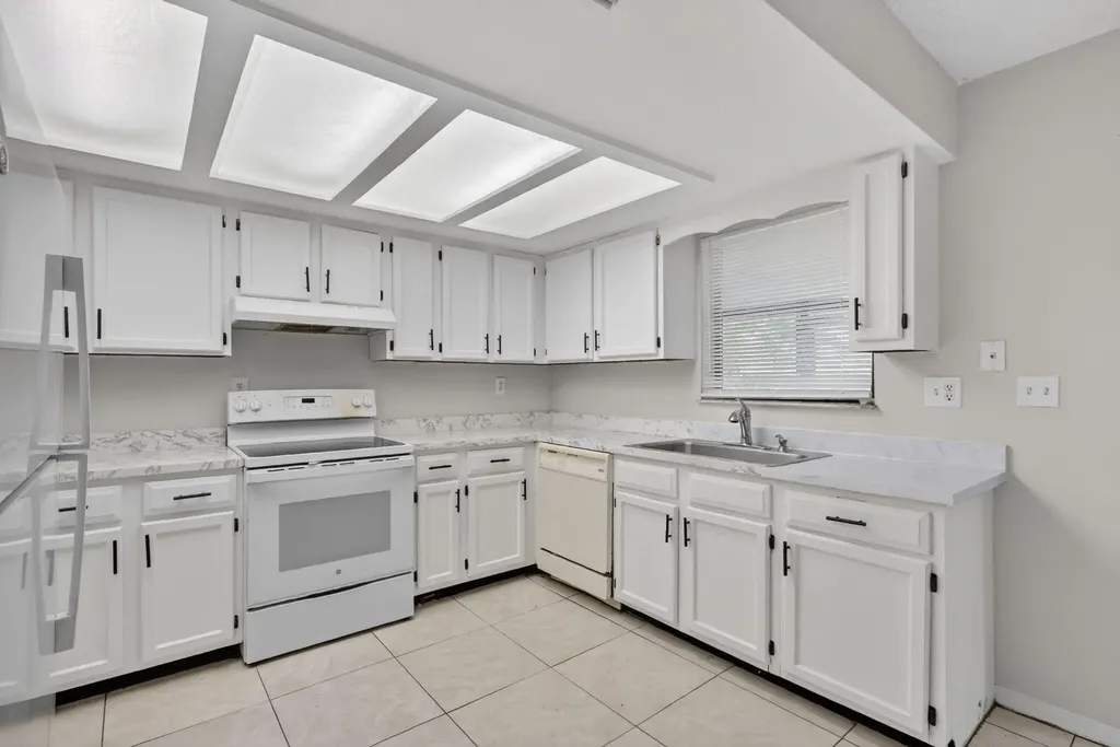 941 SE Atlantus Avenue Port St Lucie FL 34983