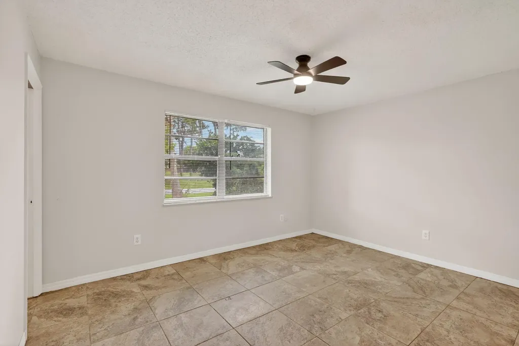 941 SE Atlantus Avenue Port St Lucie FL 34983