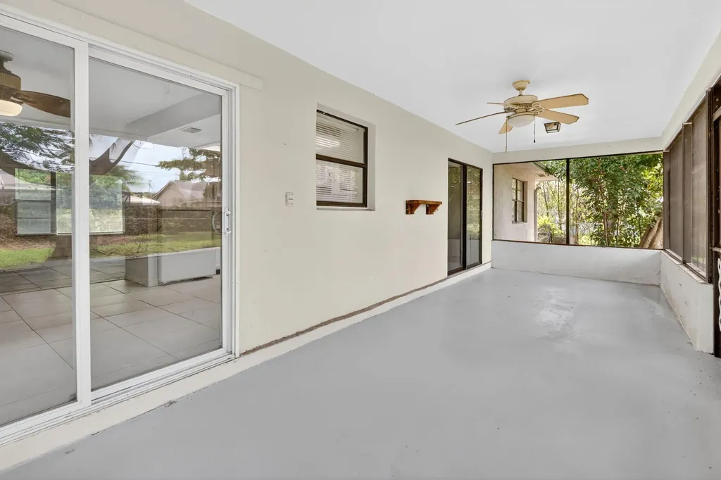 941 SE Atlantus Avenue Port St Lucie FL 34983