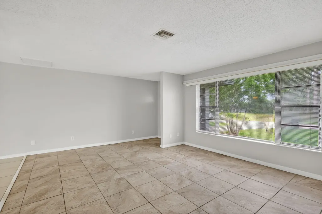 941 SE Atlantus Avenue Port St Lucie FL 34983