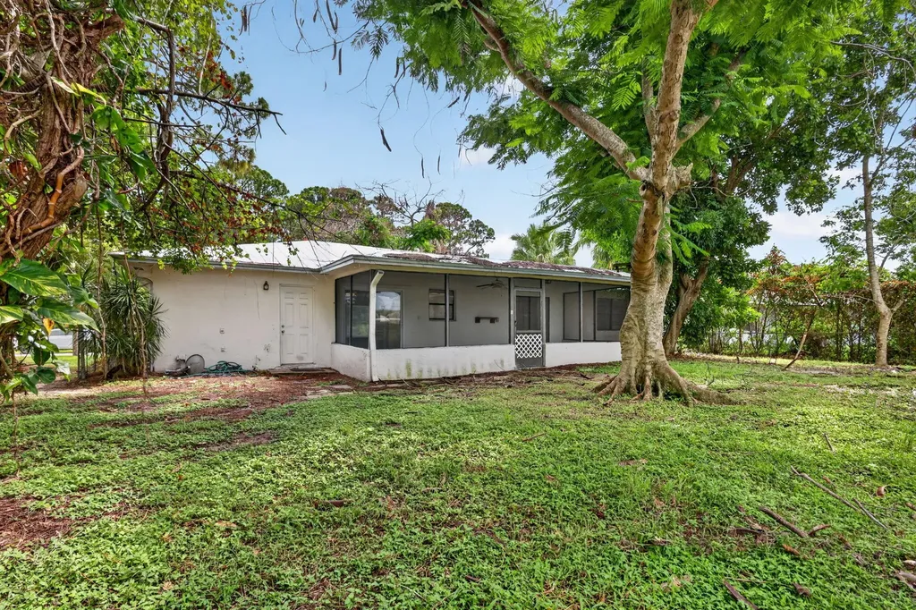 941 SE Atlantus Avenue Port St Lucie FL 34983