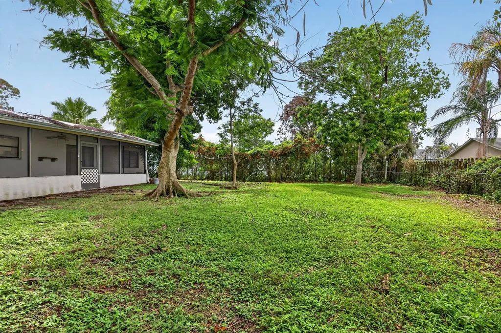 941 SE Atlantus Avenue Port St Lucie FL 34983